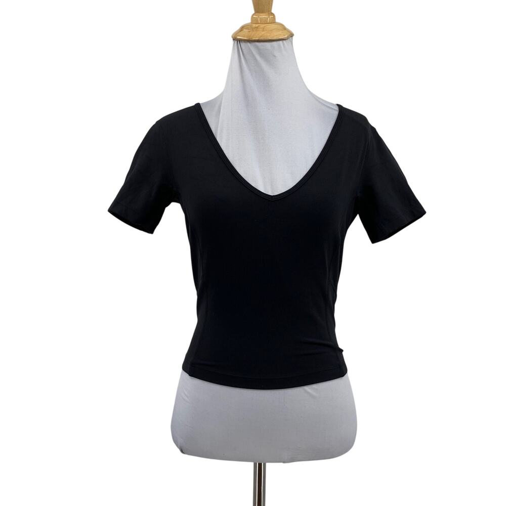 Lululemon Top Womens 2 Black Cropped V Neck Sweat Wick Short Sleeve Yoga Fitted